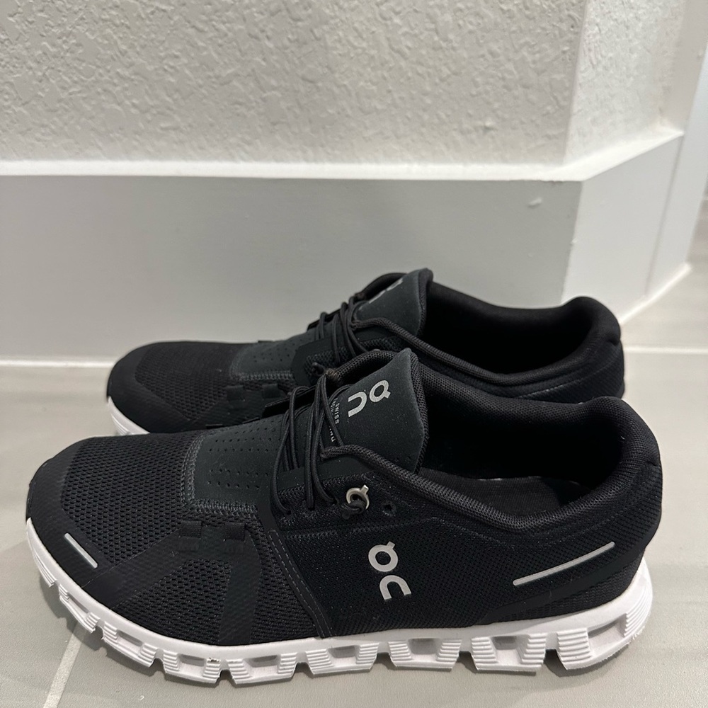 Black On Running athletic trainer shoes, almost new
